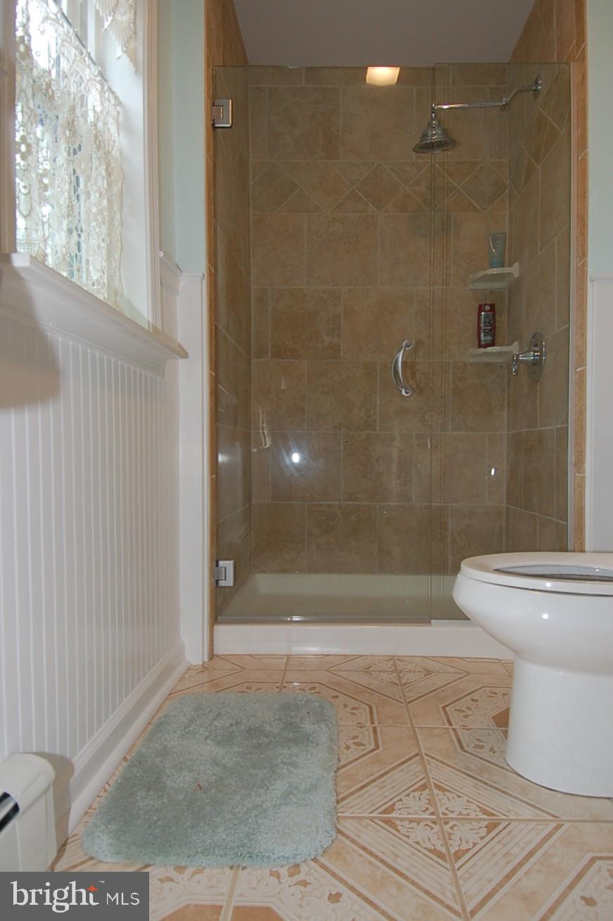 28 Leopard Road Berwyn, PA 19312 - Photo 21 of 32 Ceramic tile Master Bath
