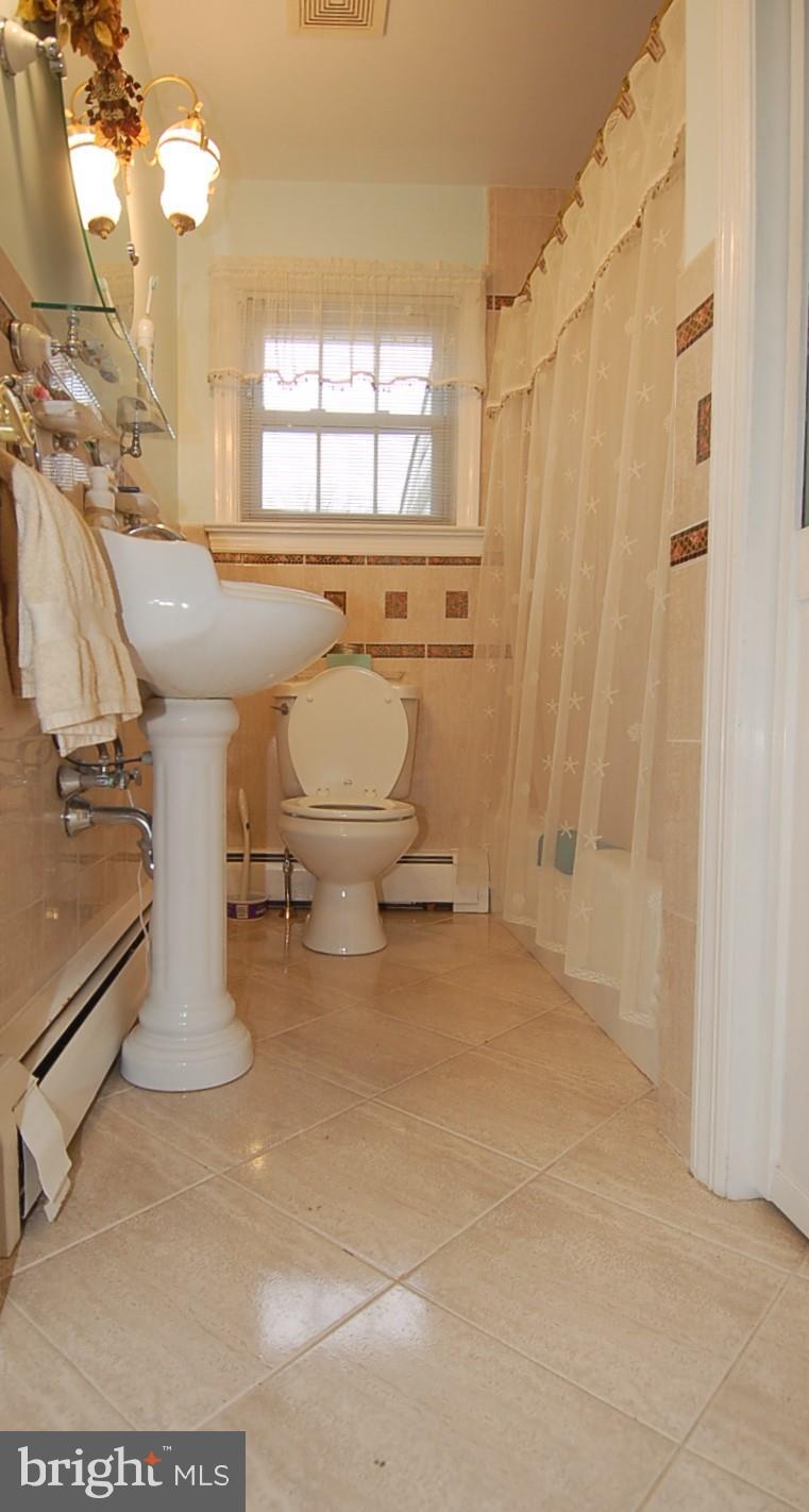 28 Leopard Road Berwyn, PA 19312 - Photo 31 of 32 First Floor Bath