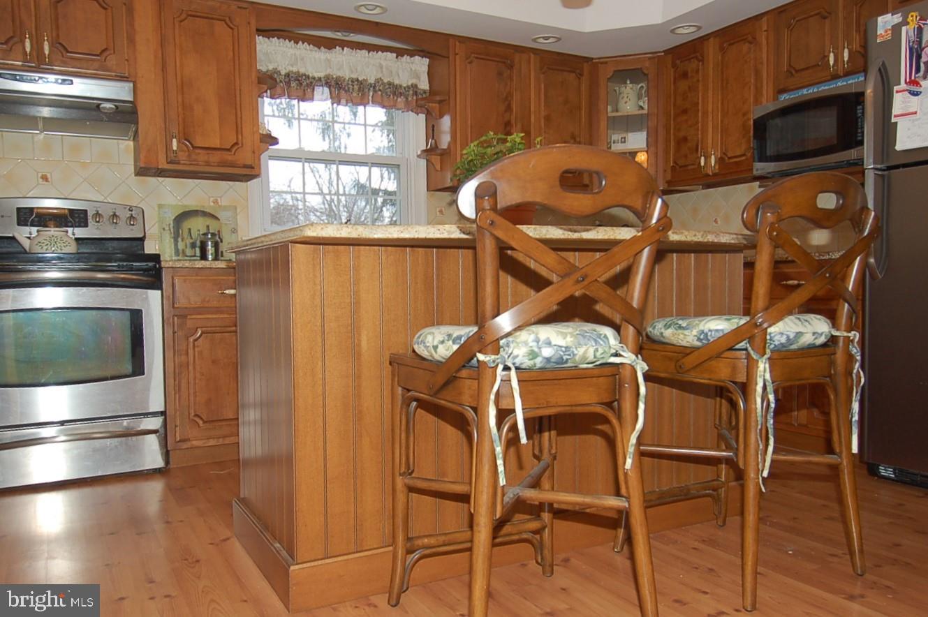 28 Leopard Road Berwyn, PA 19312 - Photo 8 of 32 Eat in Kitchen
