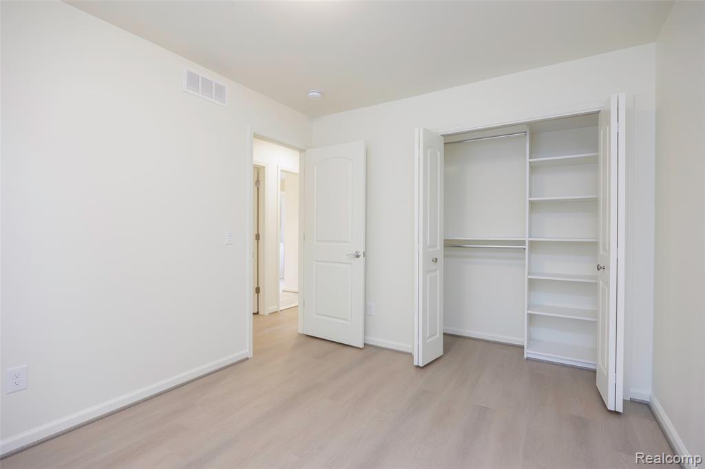 20505 Ridgemont Road Harper Woods, MI 48225 - Photo 18 of 48