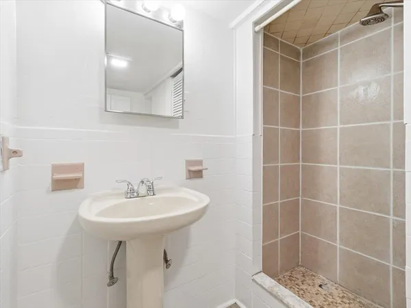 $2,750 | 28 Spruce Street, Unit 1L, Jersey City, NJ 07306