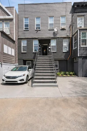 $2,750 | 28 Spruce Street, Unit 1L, Jersey City, NJ 07306