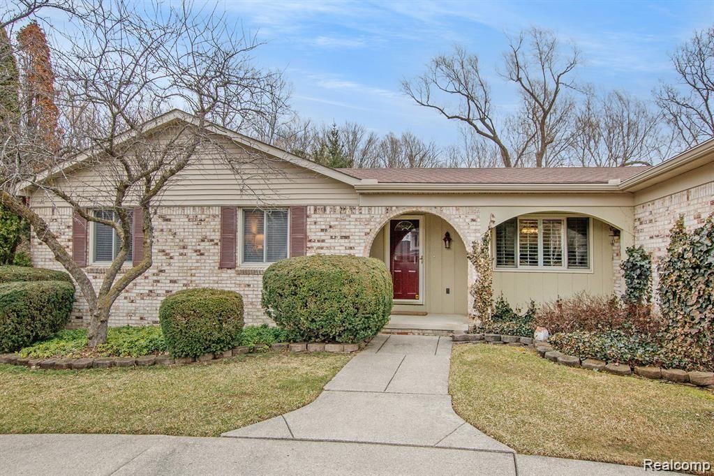 35931 Smithfield Road Farmington, MI 48335 - Photo 1 of 46 IMG_8961.jpg