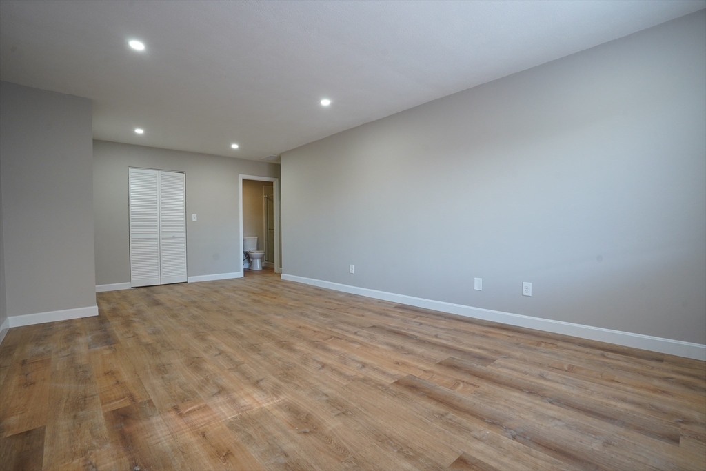 404 Langley Road, Unit 301 Newton, MA 02459 - Photo 19 of 25 Gallery Image 19