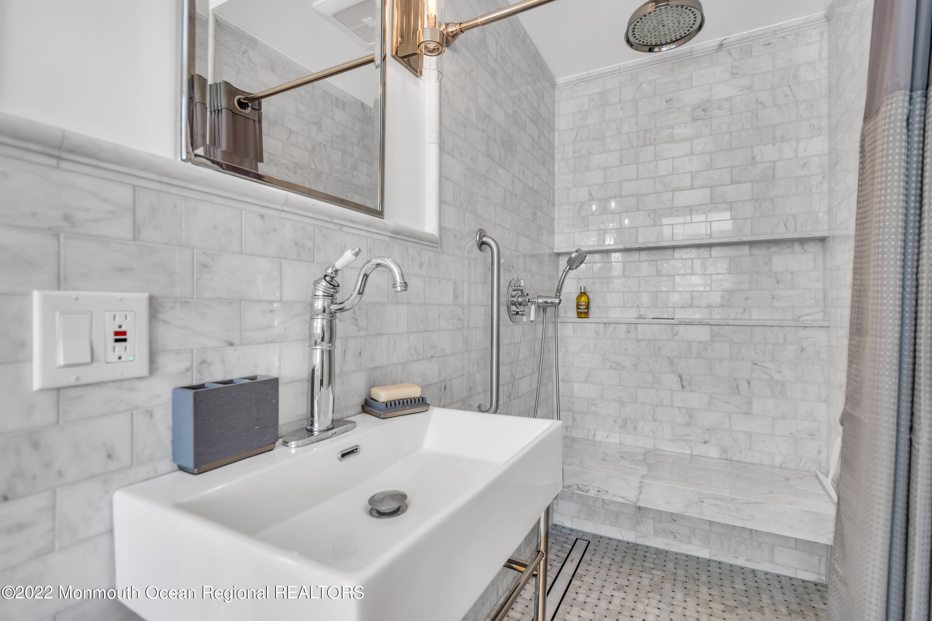 68 McCampbell Road Holmdel, NJ 07733 - Photo 31 of 64 Jack & Jill Bath