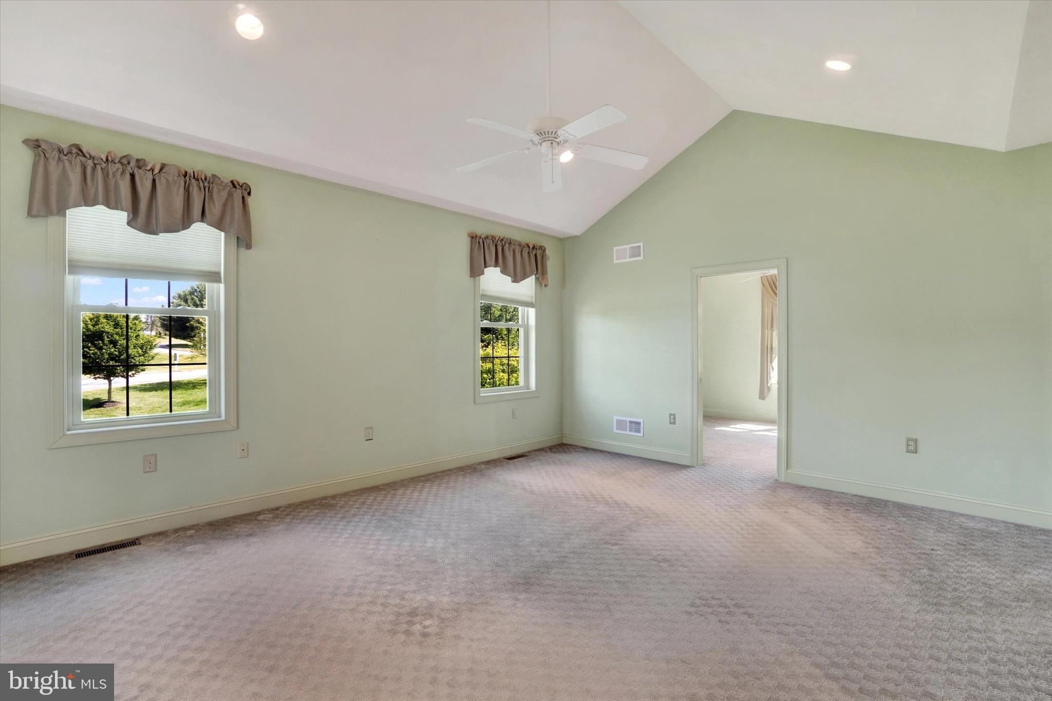 639 Chestnut Hill Road York, PA 17402 - Photo 18 of 51 1st Floor Primary Suite