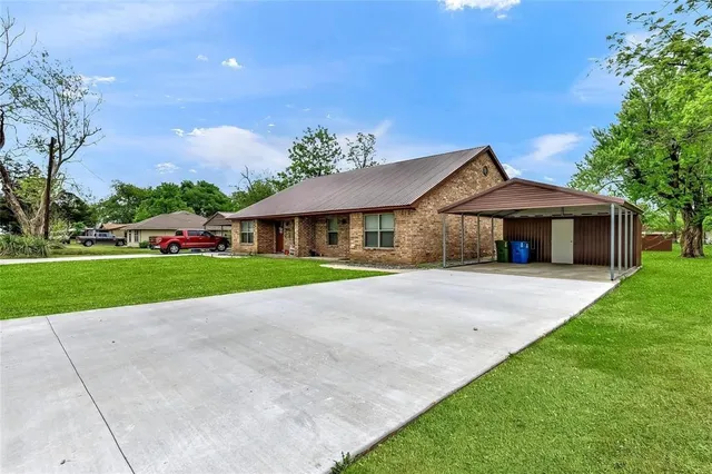 $1,550 | 507 1/2 B E Stone Street, Collinsville, TX 76233