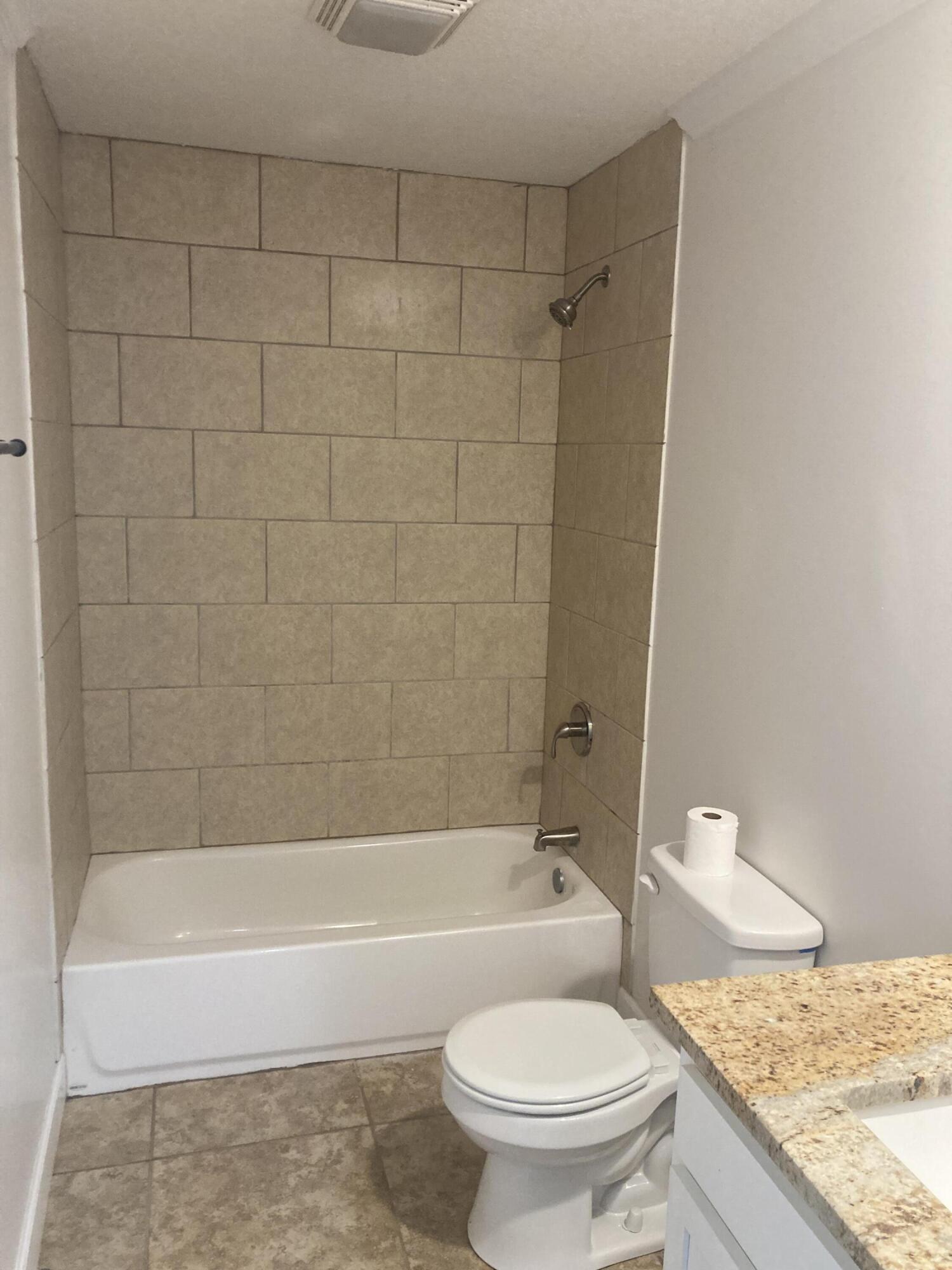 135 Joseph Daniel Lane Jasper, TN 37347 - Photo 13 of 27 Hall bathroom