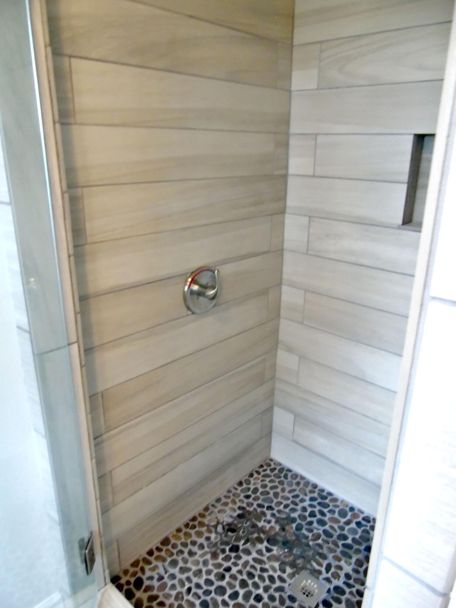 135 Joseph Daniel Lane Jasper, TN 37347 - Photo 18 of 27 Main bedroom shower