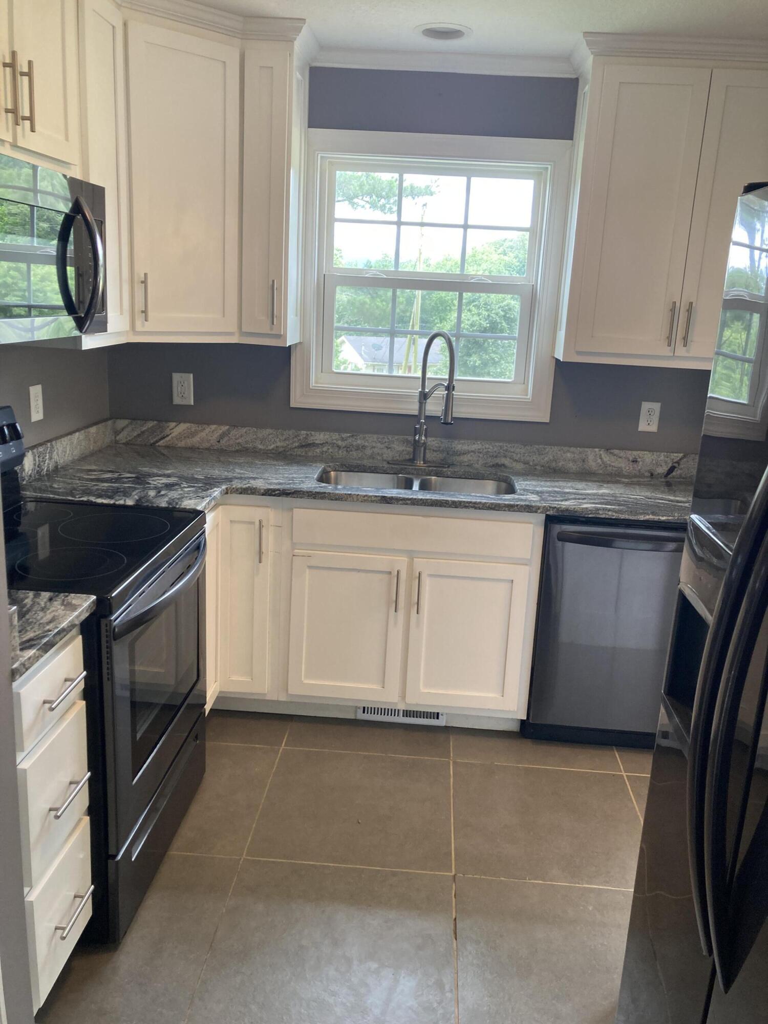 135 Joseph Daniel Lane Jasper, TN 37347 - Photo 6 of 27 Kitchen