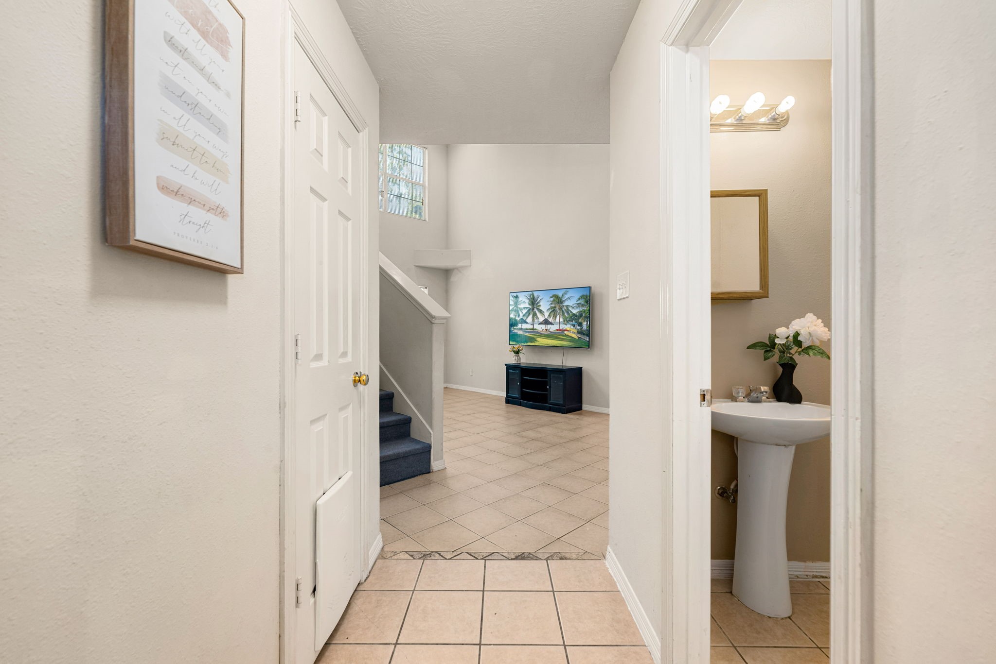 6418 England Street Houston, TX 77021 - Photo 4 of 29 a view of entryway and kitchen
