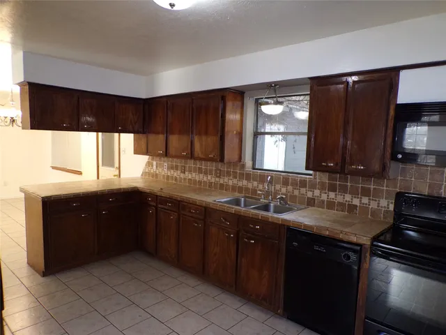 $1,895 | 130 County Road 6421, Dayton, TX 77535