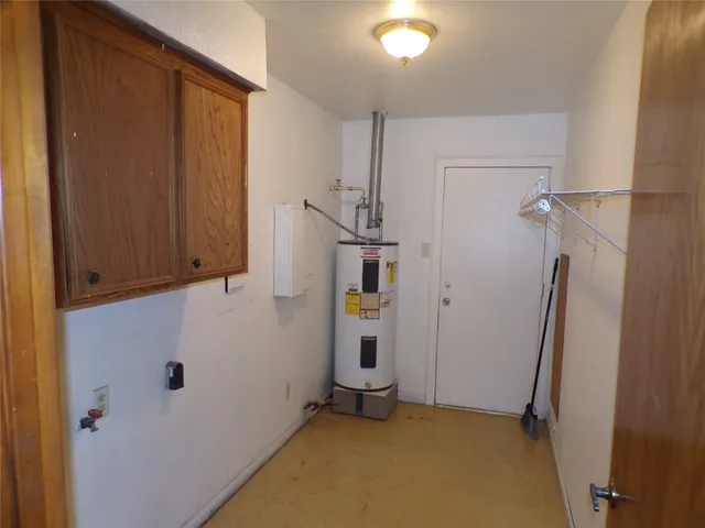 $1,895 | 130 County Road 6421, Dayton, TX 77535