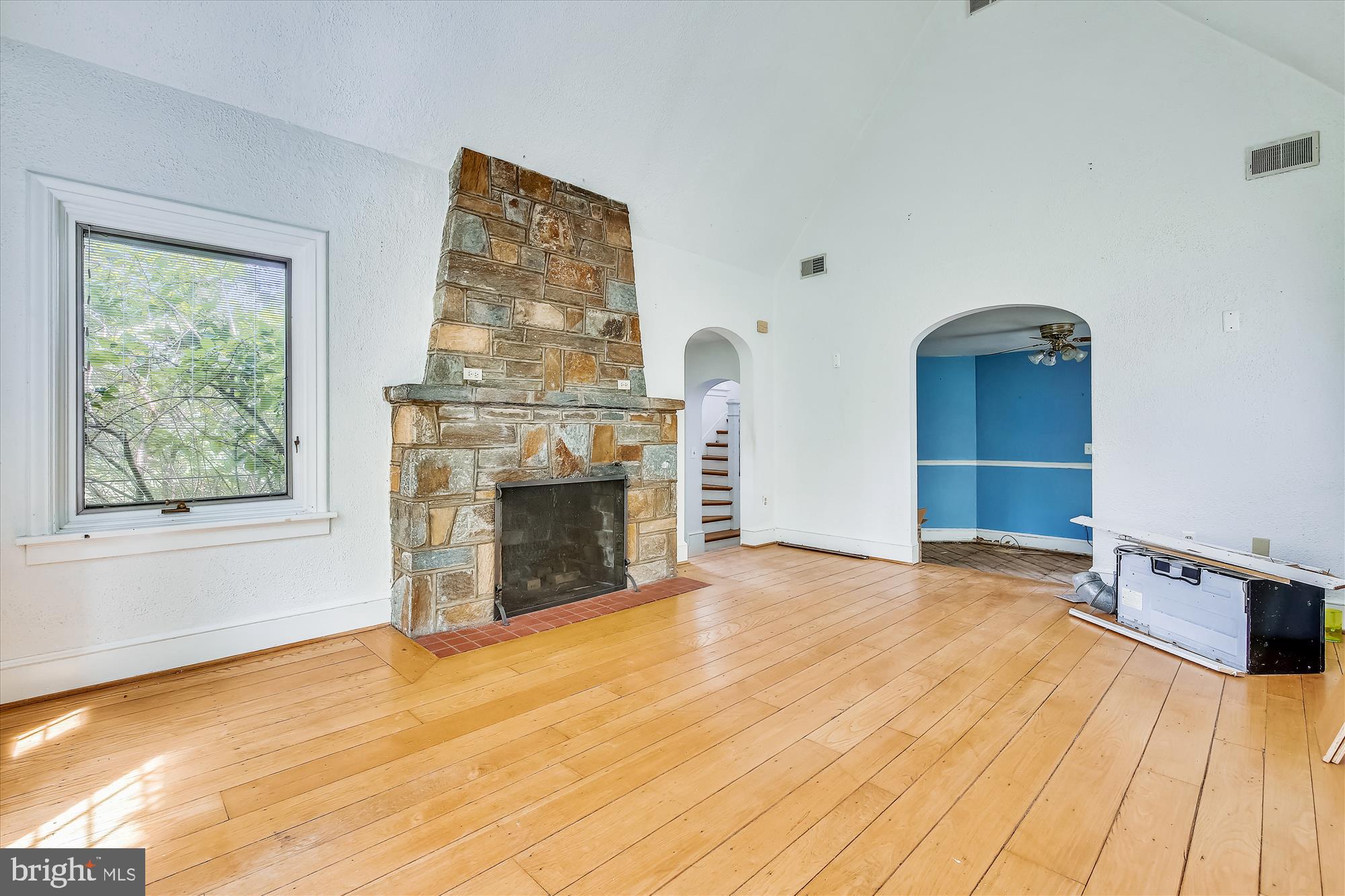 10207 Greenacres Drive Silver Spring, MD 20903 - Photo 12 of 50 Living Room