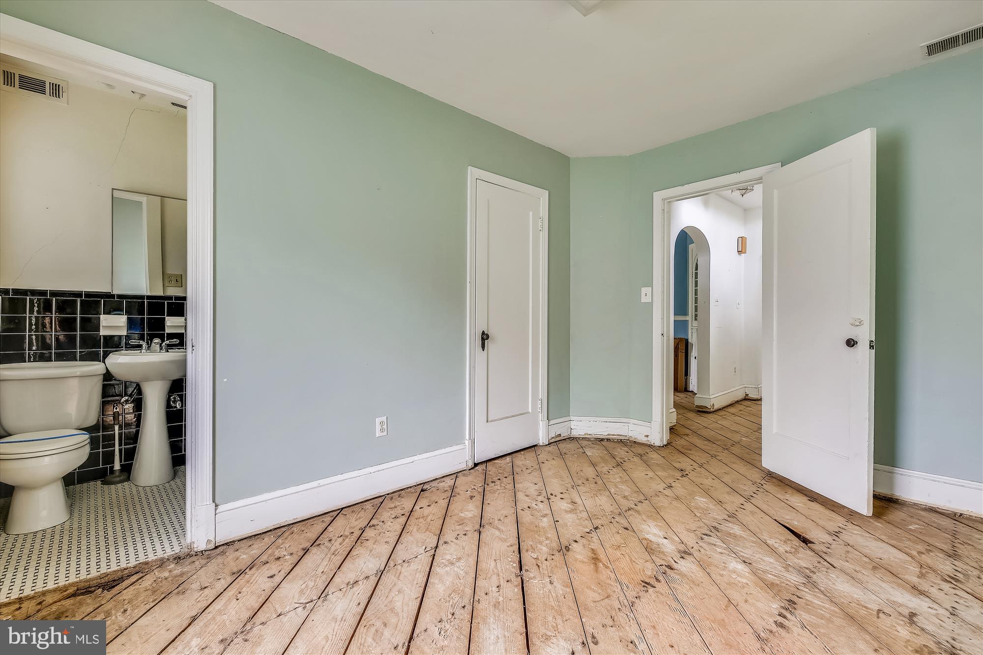 10207 Greenacres Drive Silver Spring, MD 20903 - Photo 22 of 50 Main Level Bedroom