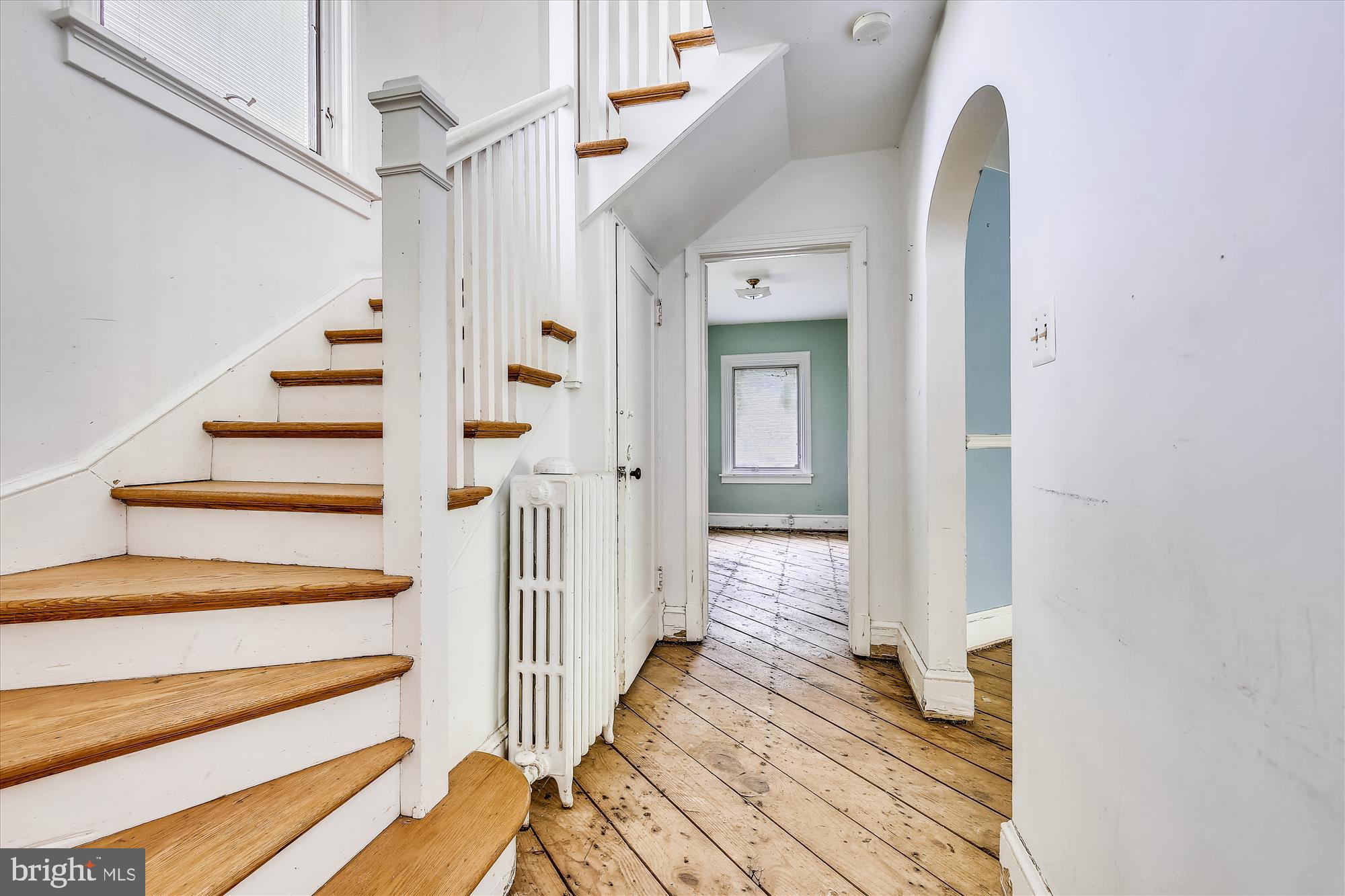 10207 Greenacres Drive Silver Spring, MD 20903 - Photo 25 of 50 Stairway