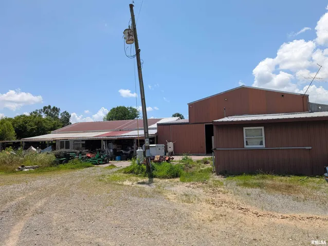 $299,000 | 340 Dameron Lane, Vienna, IL 62995