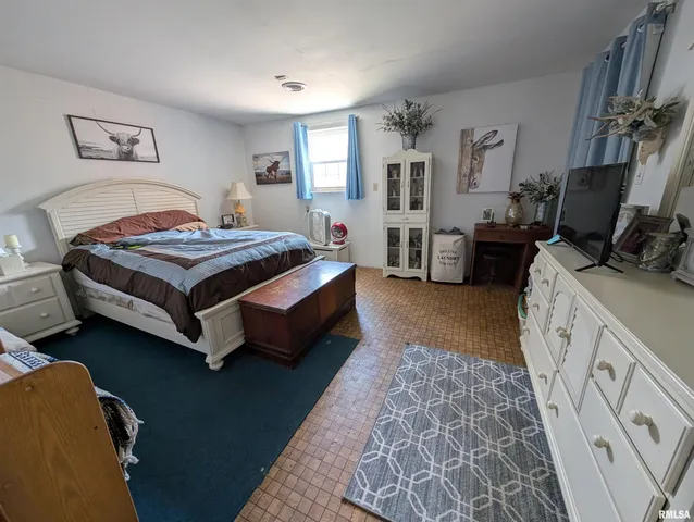 $299,000 | 340 Dameron Lane, Vienna, IL 62995