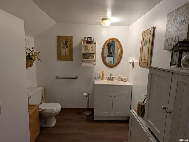 $299,000 | 340 Dameron Lane, Vienna, IL 62995