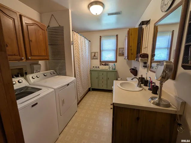 $299,000 | 340 Dameron Lane, Vienna, IL 62995