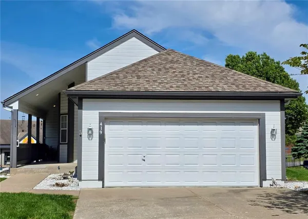 $265,000 | 419 Northwest Wimbleton Court, Blue Springs, MO 64014