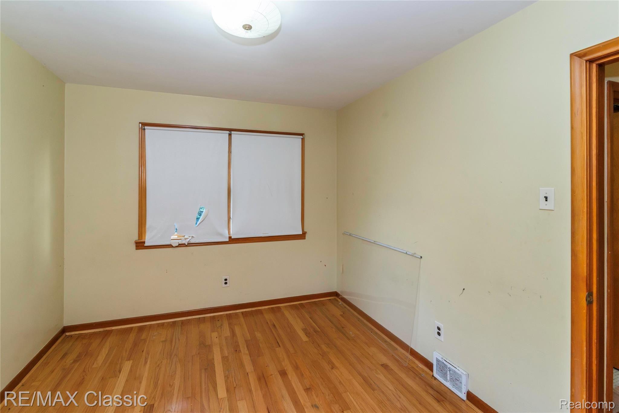 1354 North Gulley Road Dearborn, MI 48128 - Photo 9 of 43 NGully1361.jpg