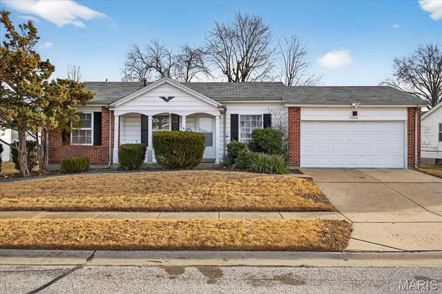 $189,900 | 4046 Del Lago Drive, Florissant, MO 63034