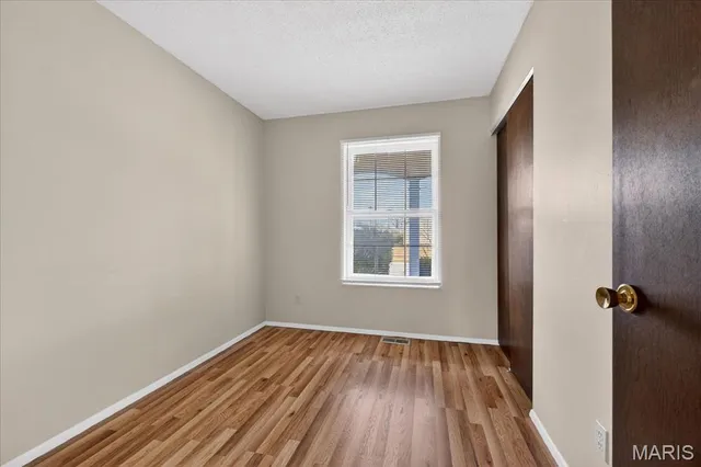 $189,900 | 4046 Del Lago Drive, Florissant, MO 63034