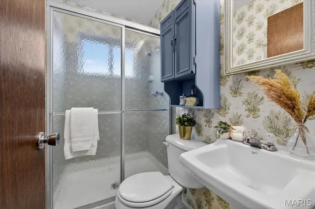 $189,900 | 4046 Del Lago Drive, Florissant, MO 63034