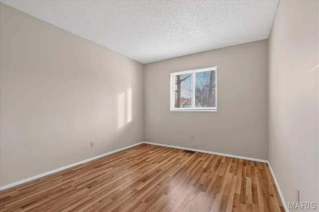 $189,900 | 4046 Del Lago Drive, Florissant, MO 63034