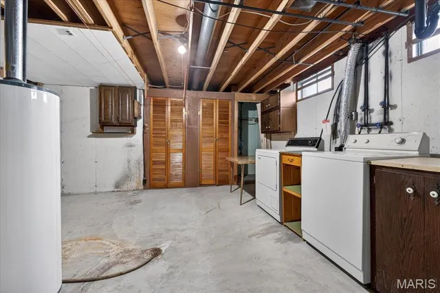 $189,900 | 4046 Del Lago Drive, Florissant, MO 63034