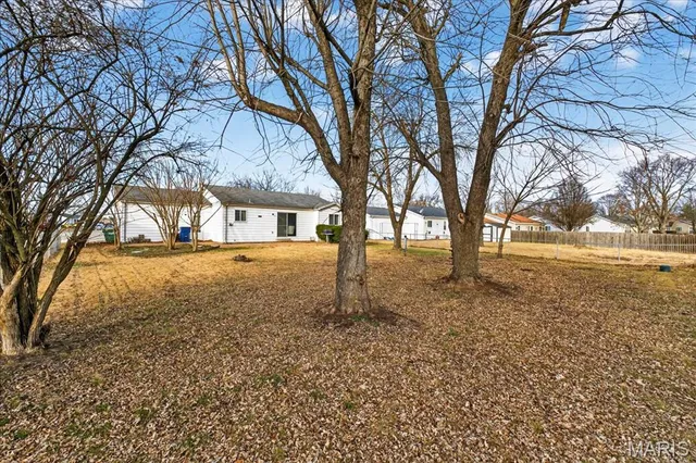 $189,900 | 4046 Del Lago Drive, Florissant, MO 63034