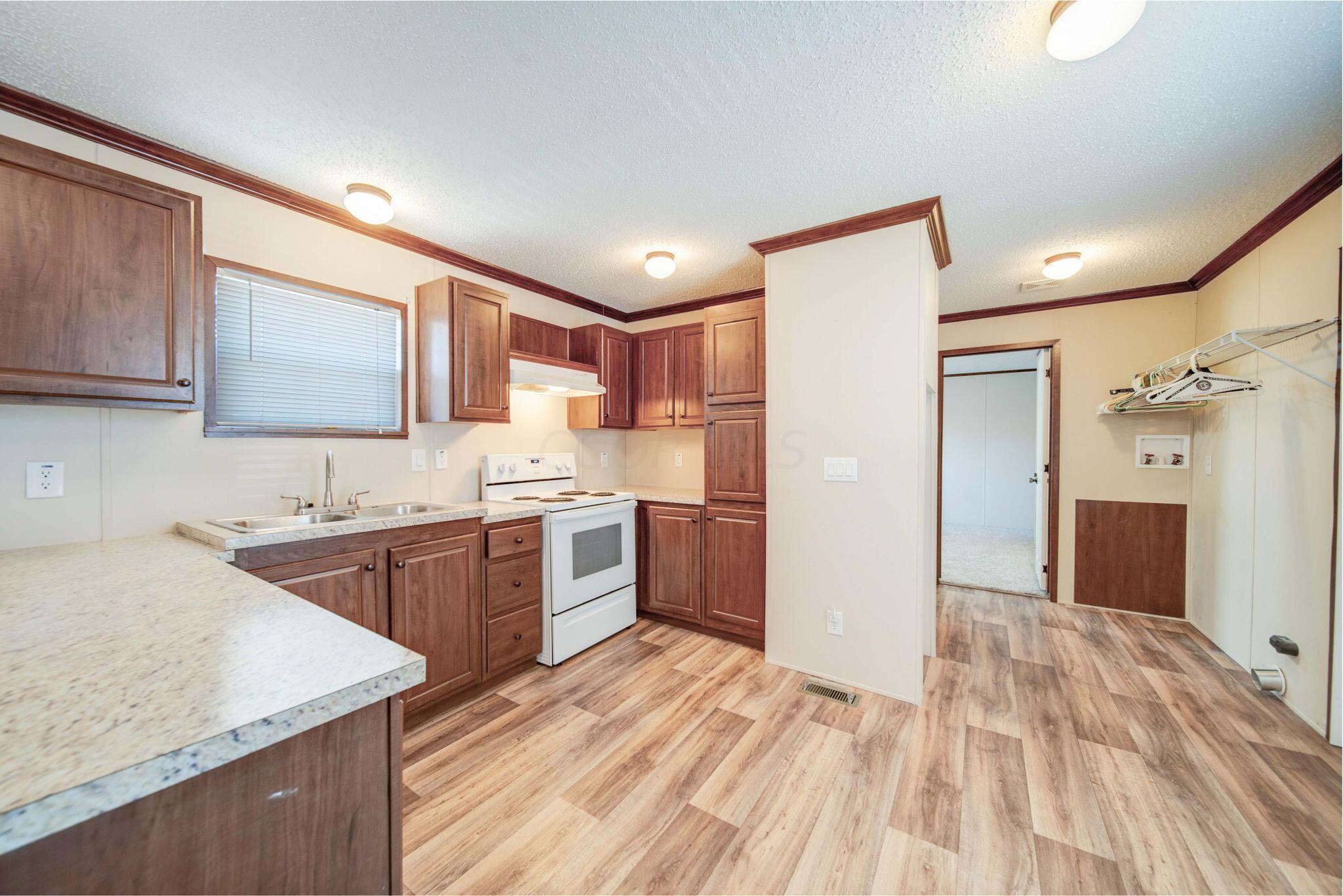 755 Stelzer Road, Unit 18 Columbus, OH 43219 - Photo 5 of 27 8-web-or-mls-DSC00828_29_30