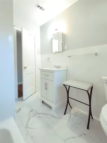 $1,900 | 3458 Brady Avenue, Fort Worth, TX 76109