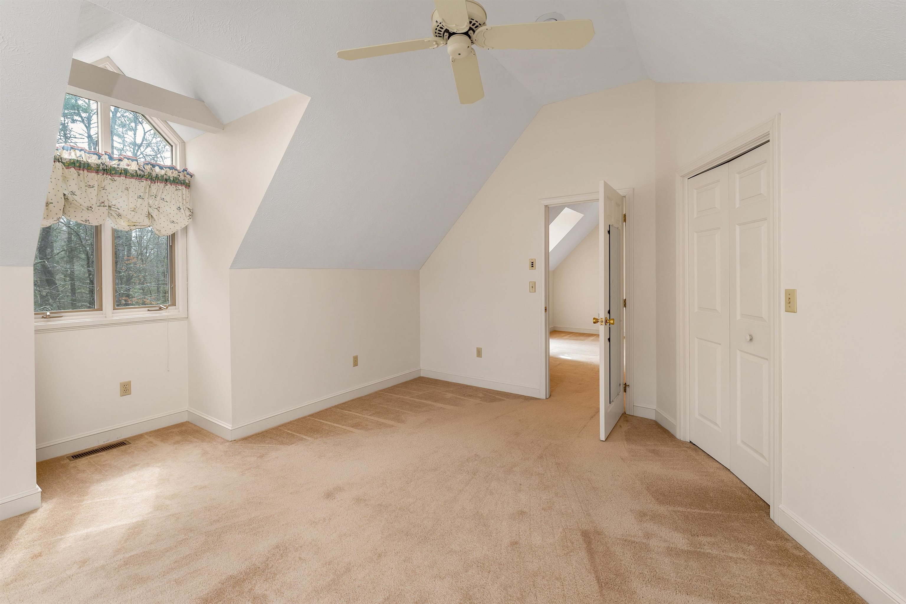64 Horace Greeley Road Amherst, NH 03031 - Photo 23 of 38