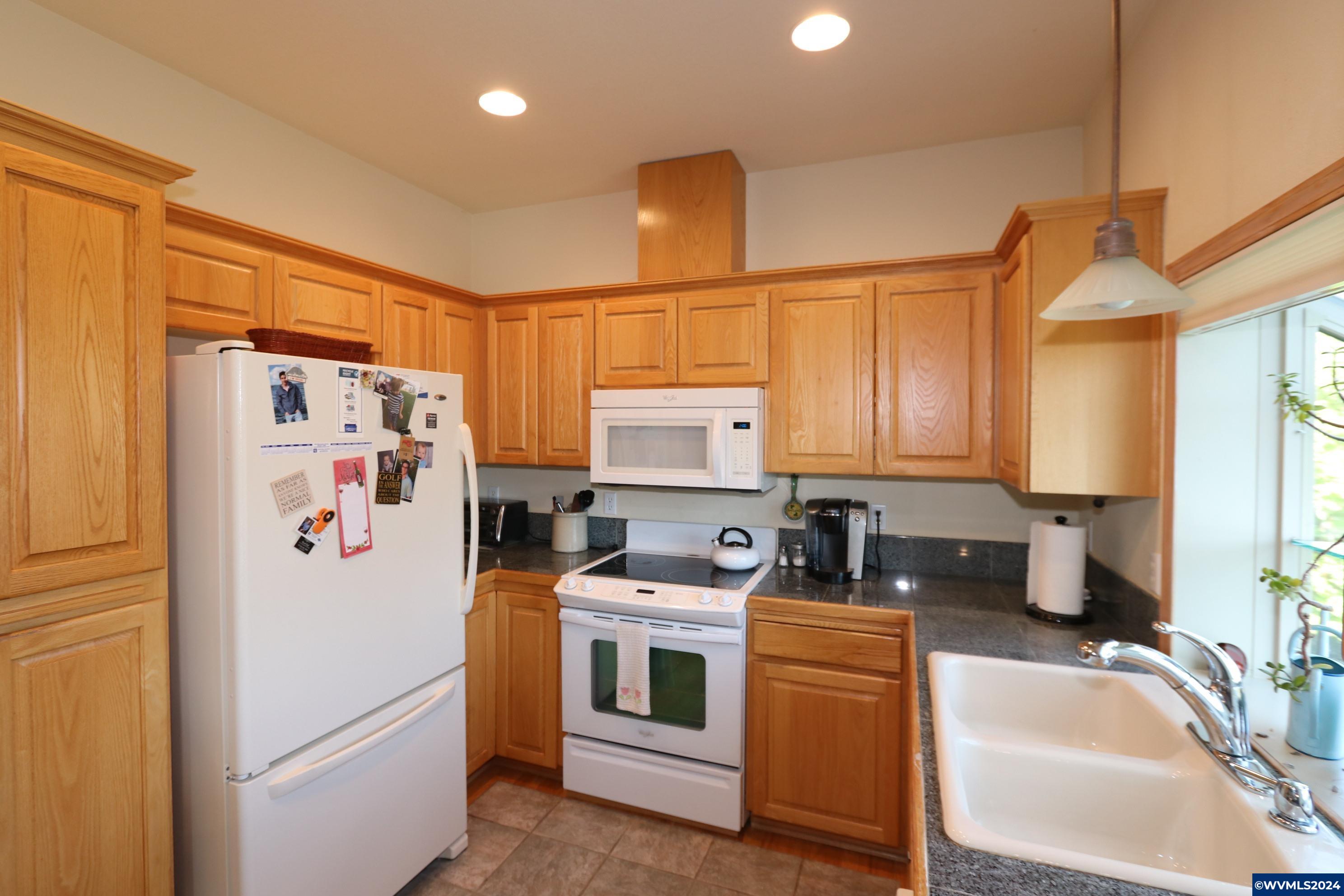 1480 Ranier Loop Northwest Salem, OR 97304 - Photo 9 of 33 Gallery Image 9