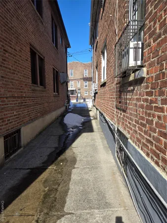 a view of a pathway both side of building
