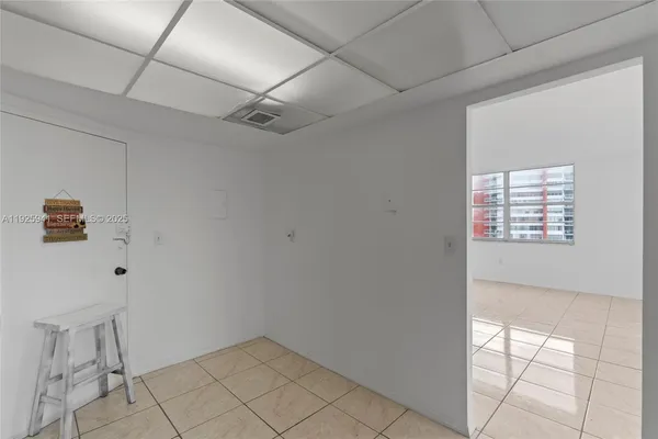$215,000 | 1301 Northeast Miami Gardens Drive, Unit 1025W, Miami, FL 33179