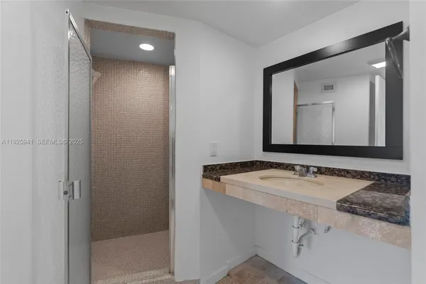 $215,000 | 1301 Northeast Miami Gardens Drive, Unit 1025W, Miami, FL 33179