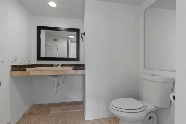 $215,000 | 1301 Northeast Miami Gardens Drive, Unit 1025W, Miami, FL 33179