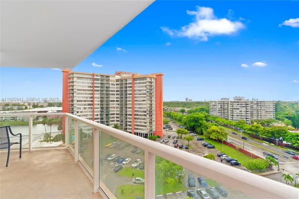 $215,000 | 1301 Northeast Miami Gardens Drive, Unit 1025W, Miami, FL 33179