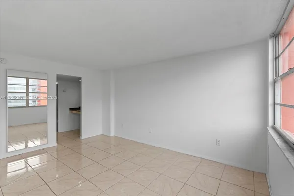$215,000 | 1301 Northeast Miami Gardens Drive, Unit 1025W, Miami, FL 33179