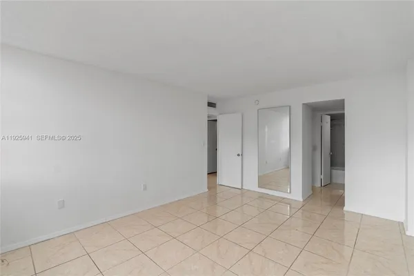 $215,000 | 1301 Northeast Miami Gardens Drive, Unit 1025W, Miami, FL 33179