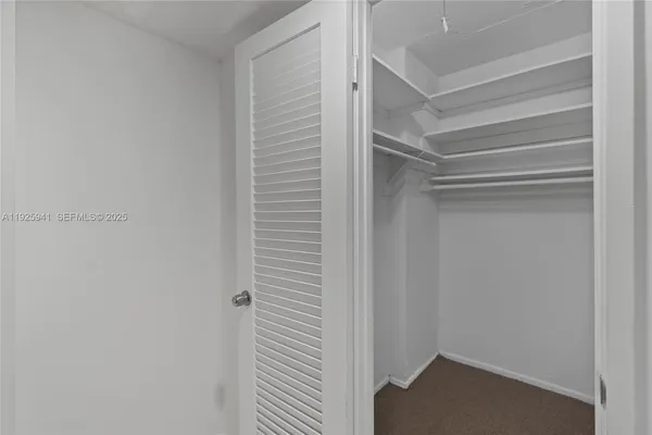 $215,000 | 1301 Northeast Miami Gardens Drive, Unit 1025W, Miami, FL 33179