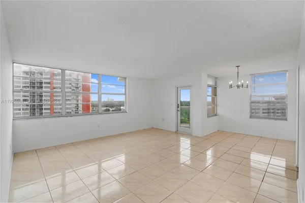 $215,000 | 1301 Northeast Miami Gardens Drive, Unit 1025W, Miami, FL 33179