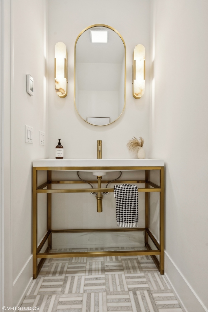 1413 North Mohawk Street Chicago, IL 60610 - Photo 19 of 51 a bathroom with a sink and a mirror