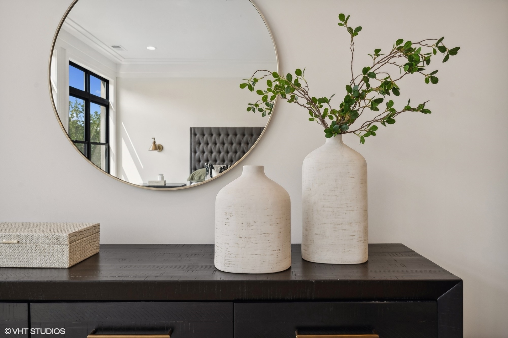 1413 North Mohawk Street Chicago, IL 60610 - Photo 22 of 51 a vase of flowers sitting on a table