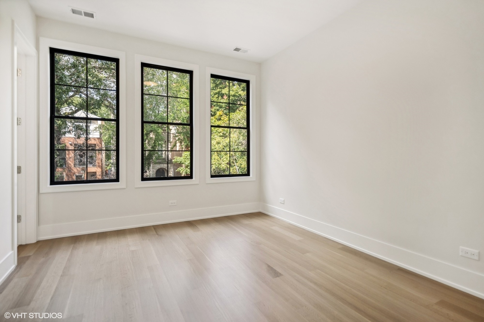 1413 North Mohawk Street Chicago, IL 60610 - Photo 29 of 51 an empty room with wooden floor and windows