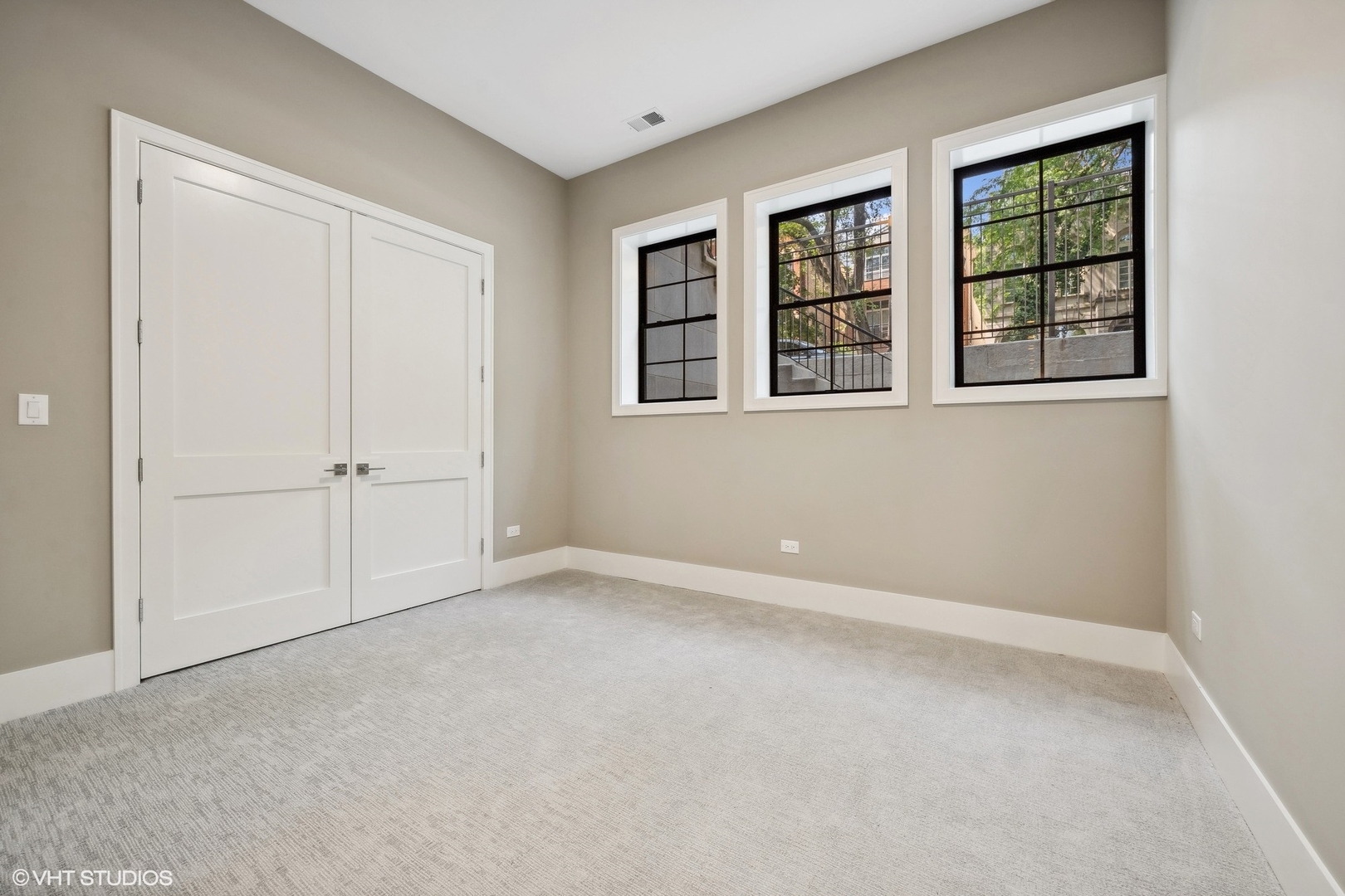 1413 North Mohawk Street Chicago, IL 60610 - Photo 46 of 51 an empty room with windows and closet