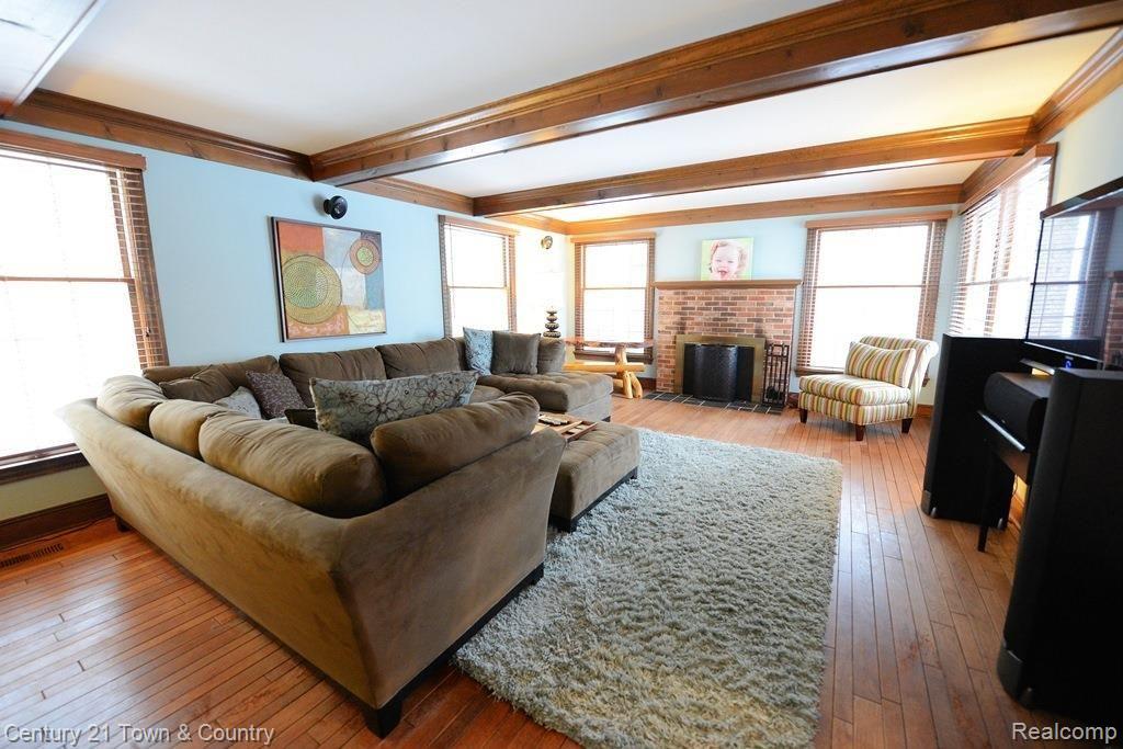 724 Stanford Circle Rochester, MI 48309 - Photo 32 of 50 Family Room 19.jpg